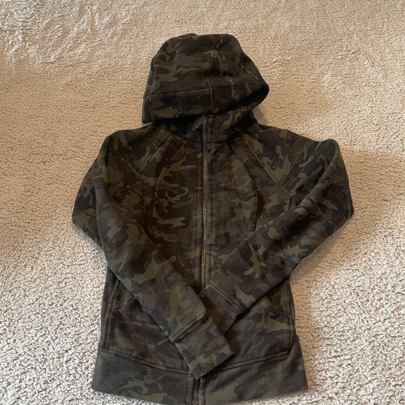 LuluLemon Scuba Hoodie size 4 color Incognito Camo Multi Gator Green - Picture 1 of 10